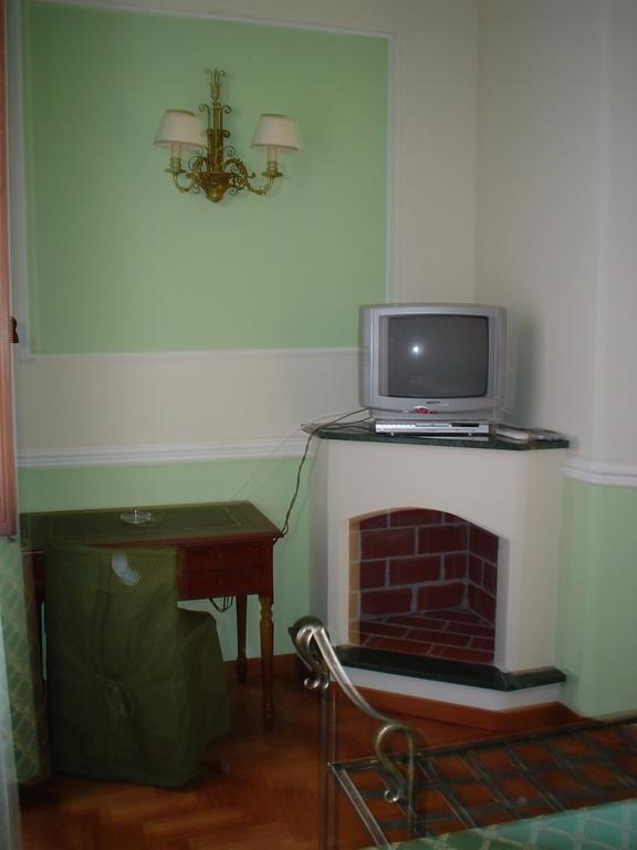 Petit Chateau Montecatini Terme Buitenkant foto